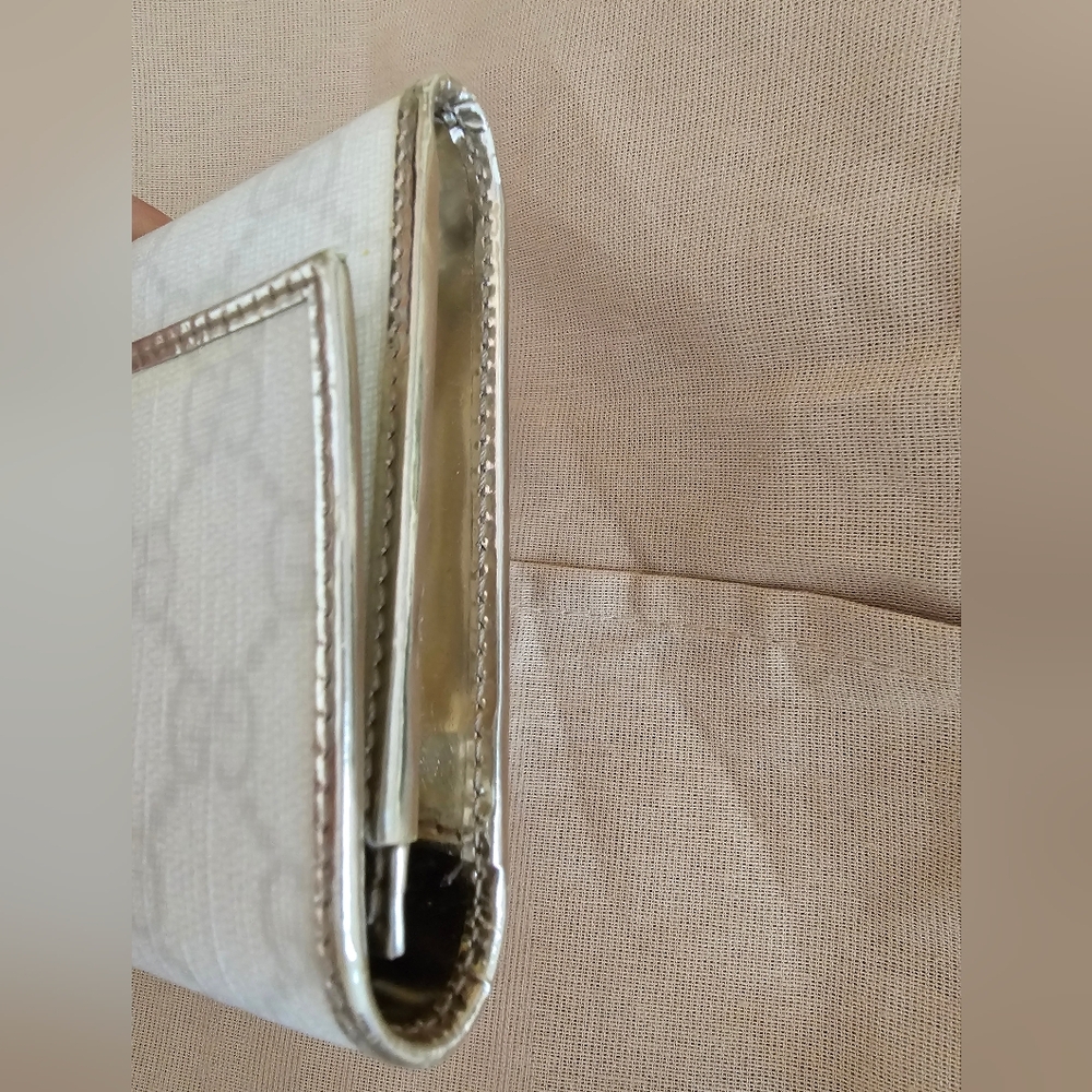 Gucci:RARE White & Silver Wallet w/ COA - Picture 9 of 15